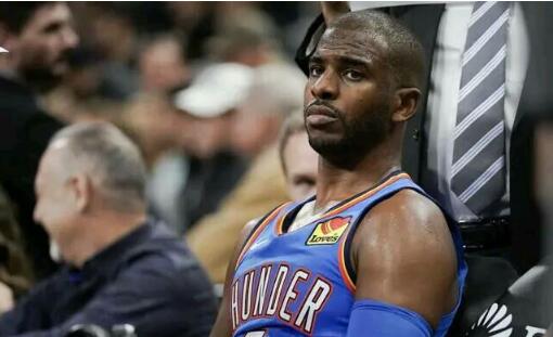 香蕉船兄弟再聚首 詹姆斯赢球后第一时间找到自己的好兄弟保罗